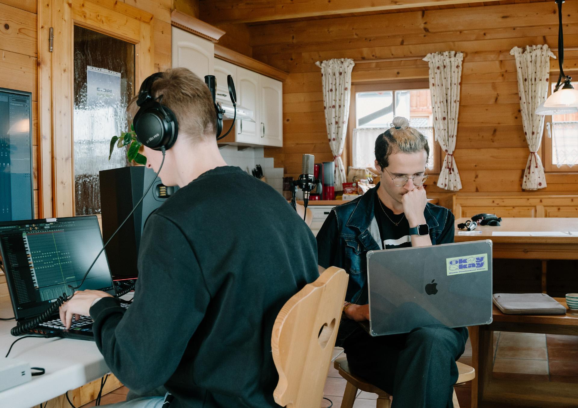 OKAYOKAY Location Working
