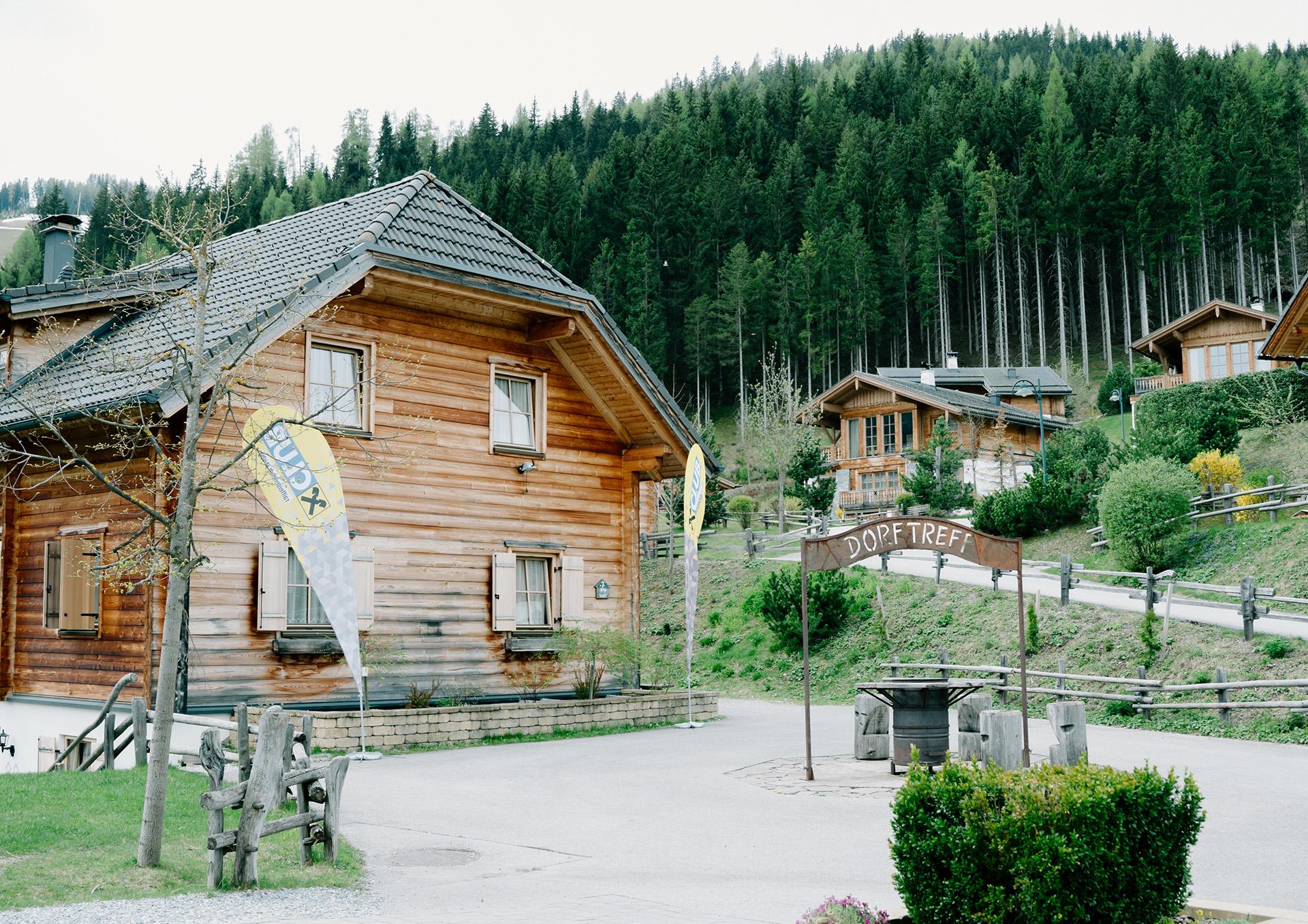 OKAYOKAY Location Haus Zufahrt